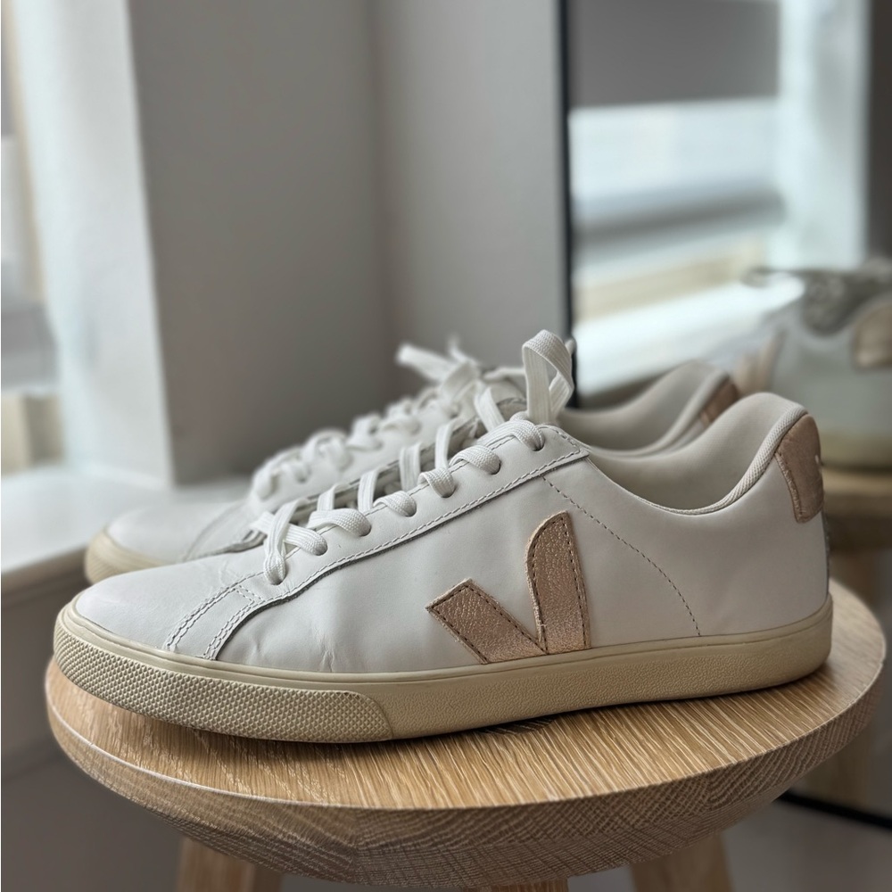 Veja Women's White and Rose Gold Sneakers